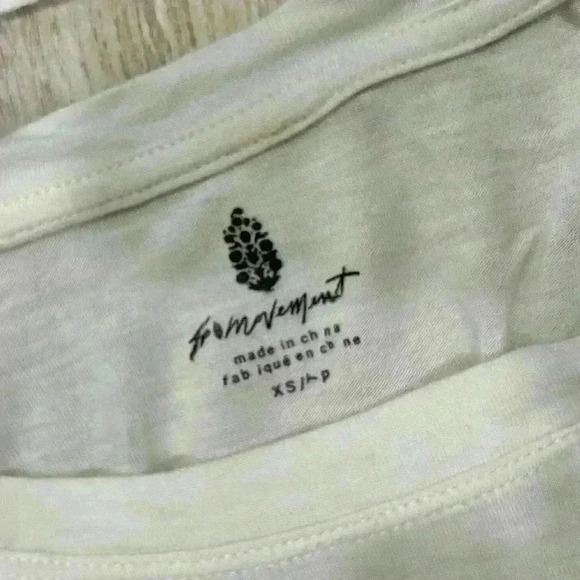 Free People FP Movement White Blue Short Sleeve Shirt Wool Oversized Top Size XS - Picture 2 of 9